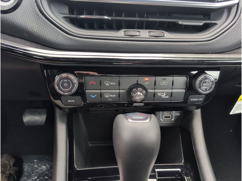 2025 Jeep Compass Latitude 4x4Image 15