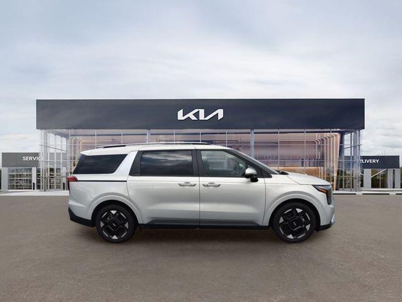 New 2026 Kia Carnival EXImage 2