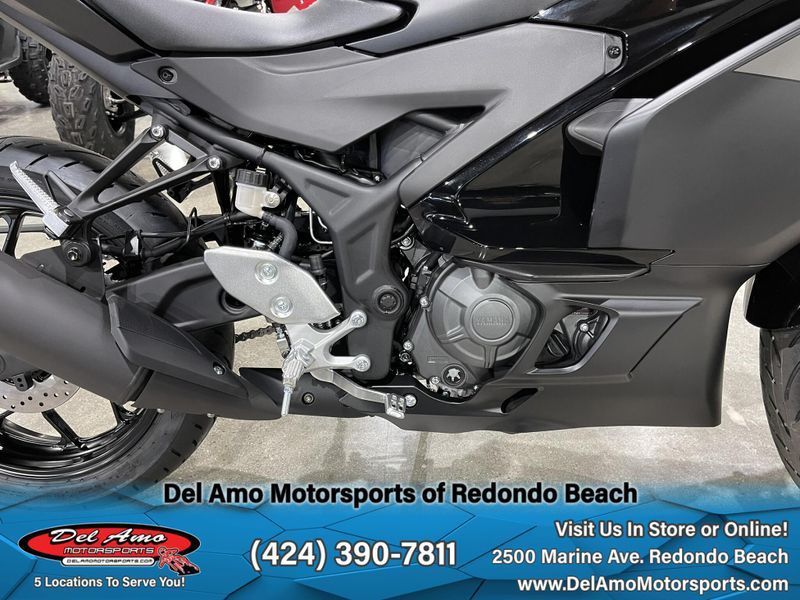 2025 Yamaha YZF-R3 ABS Image 12