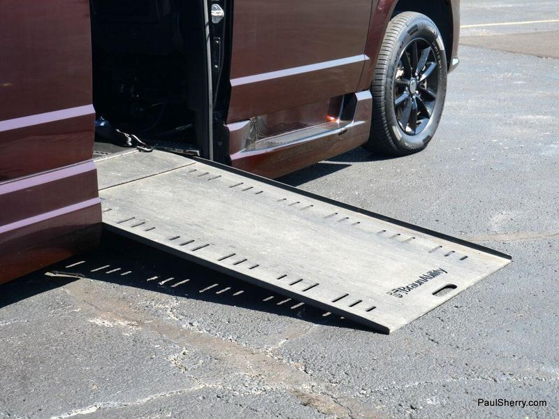 Used 2019 Dodge Grand Caravan SXTImage 10