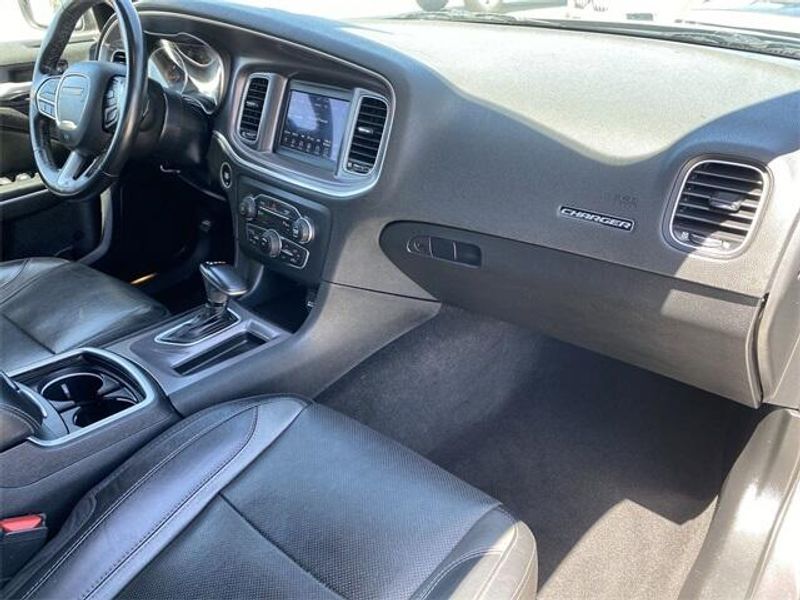 2021 Dodge Charger SXTImage 13