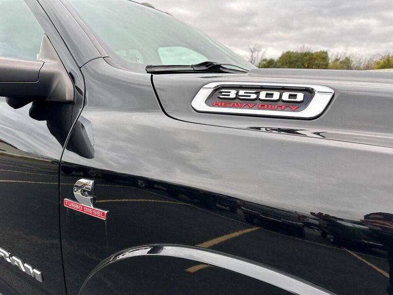 2019 RAM 3500 LaramieImage 14