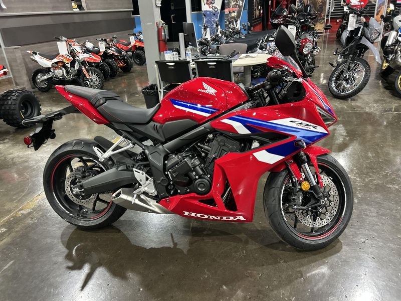 New 2026 Honda CBR650R E-CLUTCH Image 11