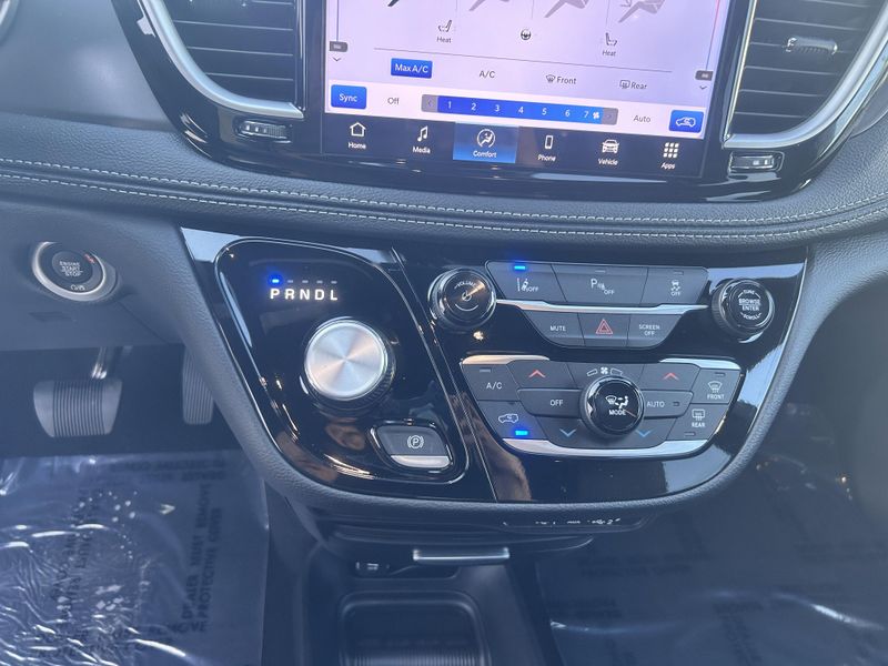 2025 Chrysler Pacifica Hybrid SelectImage 23