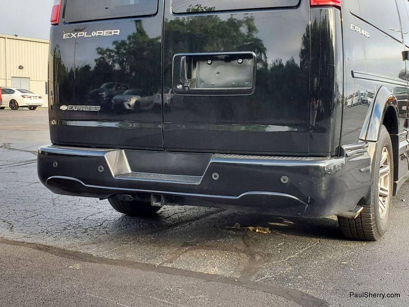 Used 2021 Chevrolet Express Passenger Image 7