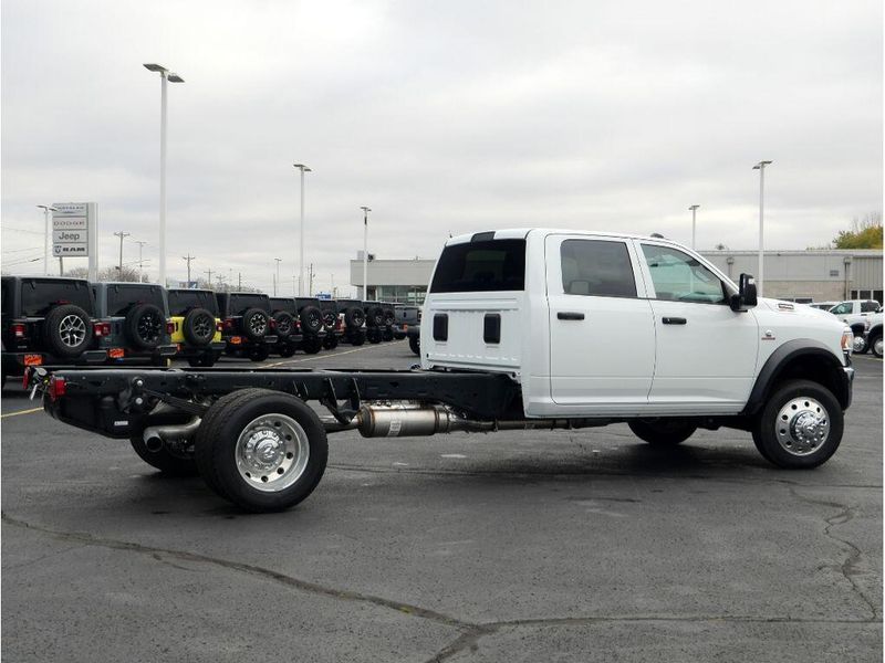 2024 RAM 5500 Tradesman Chassis Crew Cab 4x4 84