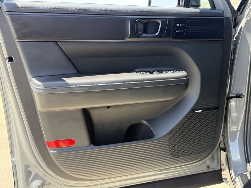 Used 2025 Hyundai Santa Fe Hybrid CalligraphyImage 16