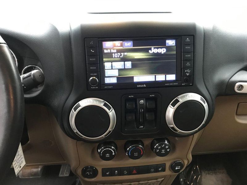 Used 2018 Jeep Wrangler JK Unlimited SaharaImage 7