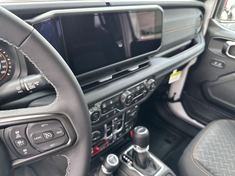 New 2025 Jeep Gladiator Mojave 4x4Image 24