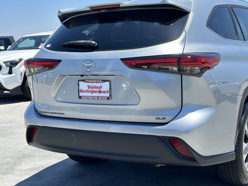 Used 2021 Toyota Highlander XLEImage 4