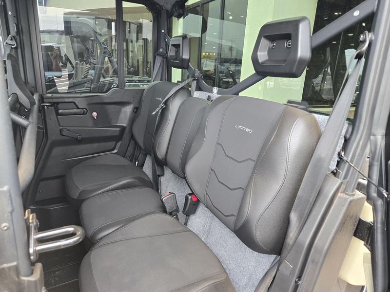 2025 Can-Am DEFENDER MAX LIMITED CAB HD10 DESERT TAN AND STEALTH BLACK Image 8