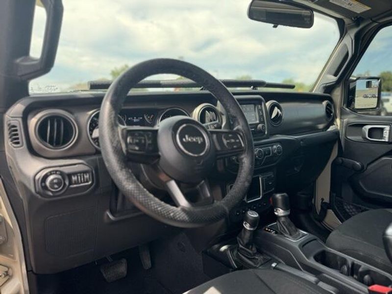 Used 2020 Jeep Gladiator SportImage 10