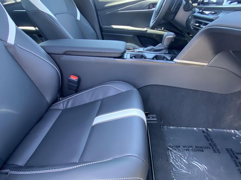 2025 Toyota Camry SEImage 10
