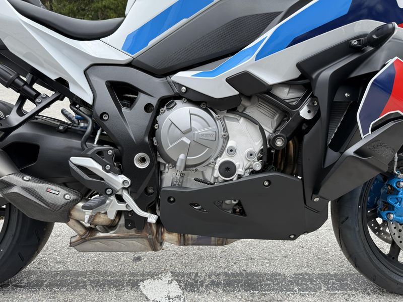 2025 BMW M 1000 XR 