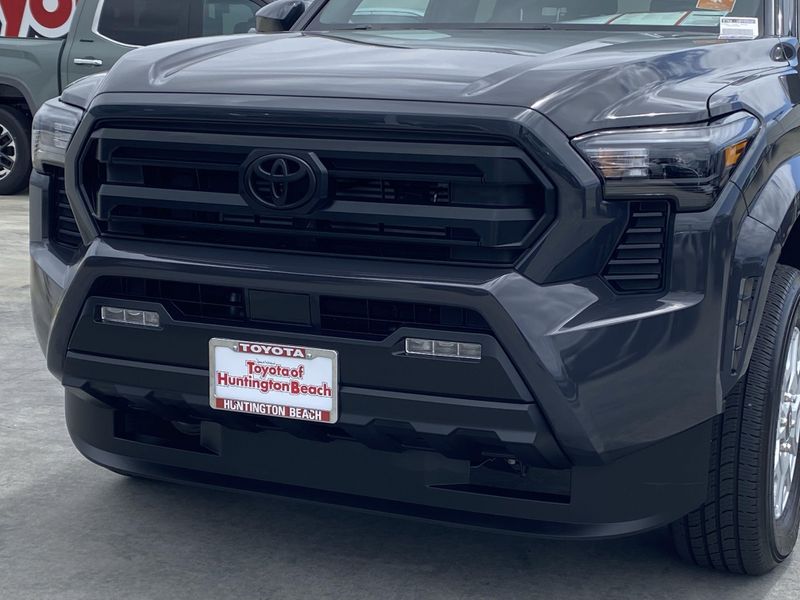 2025 Toyota Tacoma SR5Image 9
