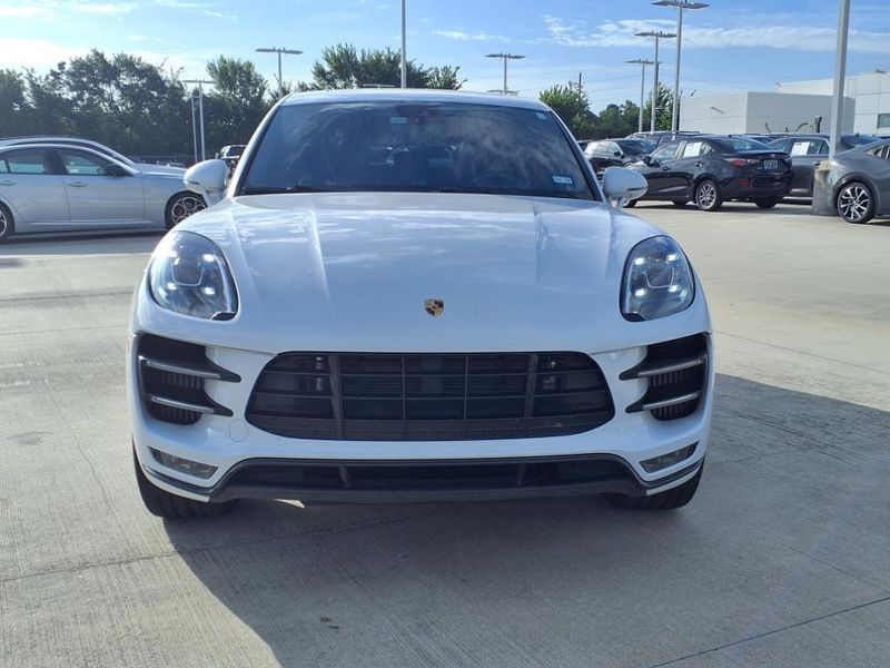 2018 Porsche Macan TurboImage 10