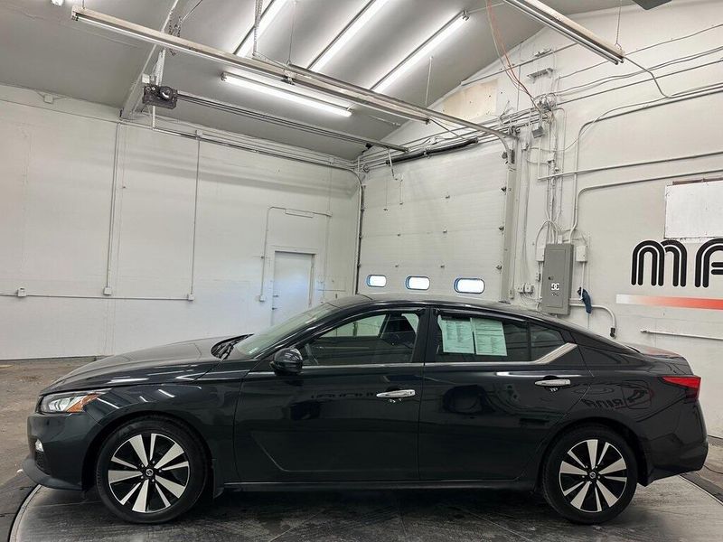 2021 Nissan Altima 2.5 SVImage 11