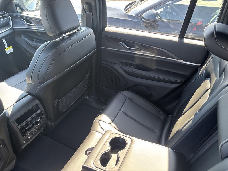 New 2025 Jeep Grand Cherokee Limited 4x4Image 21