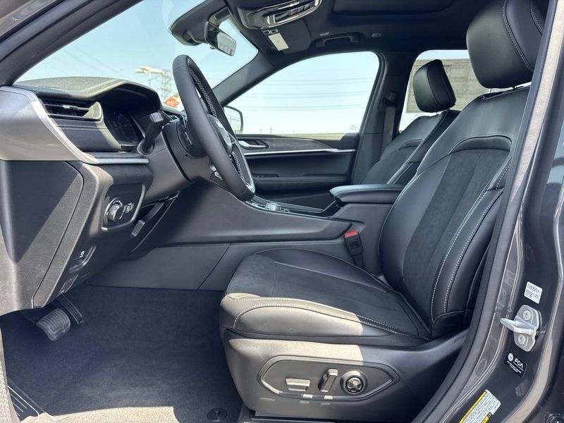 New 2026 Jeep Grand Cherokee L Laredo Altitude 4x2