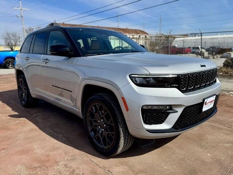 2025 Jeep Grand Cherokee Summit Reserve 4x4Image 3