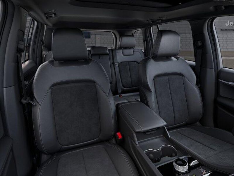 New 2026 Jeep Grand Cherokee Laredo Altitude 4x4Image 16