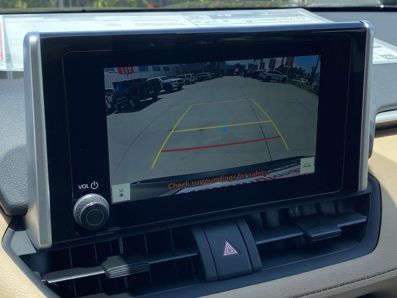 2025 Toyota RAV4 XLEImage 16