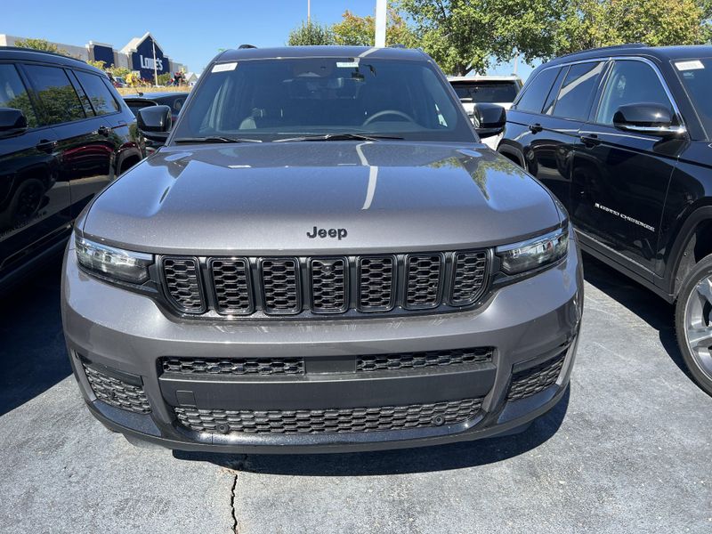 New 2025 Jeep Grand Cherokee L Limited 4x4Image 2