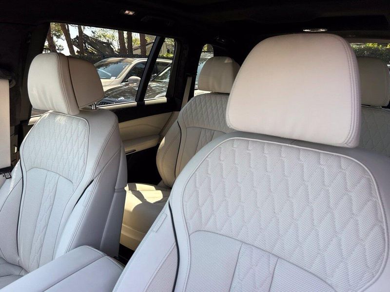 New 2027 BMW X7 xDrive40iImage 19