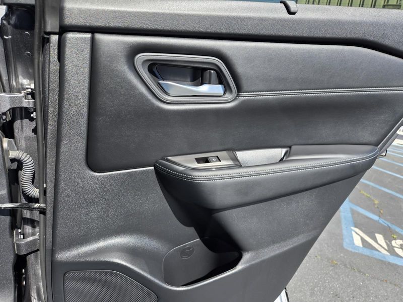 Used 2024 Nissan Rogue FWD SV