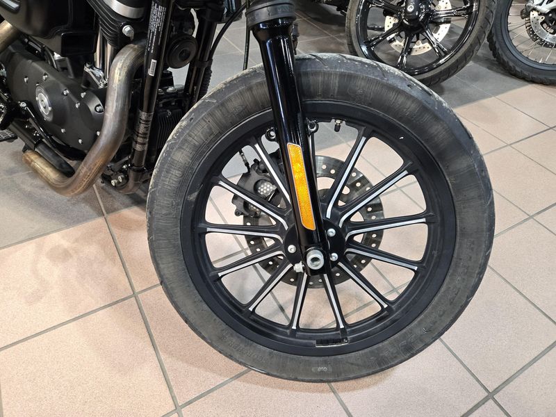 Used 2014 HARLEY Sportster Iron 883 Image 17