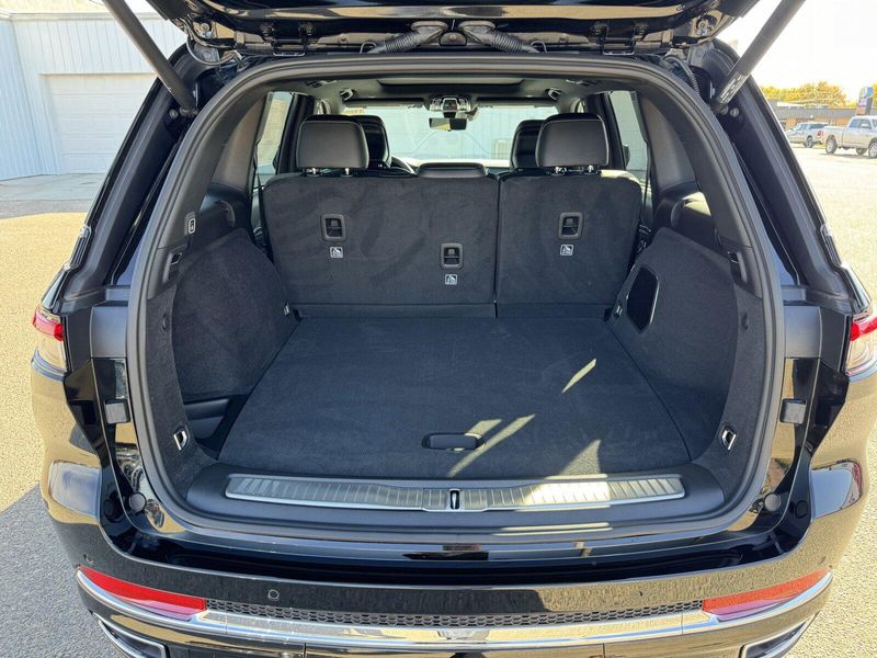 2025 Jeep Grand Cherokee OverlandImage 9