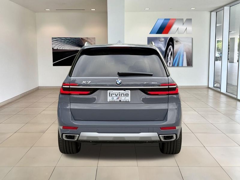 2025 BMW X7 xDrive40iImage 7