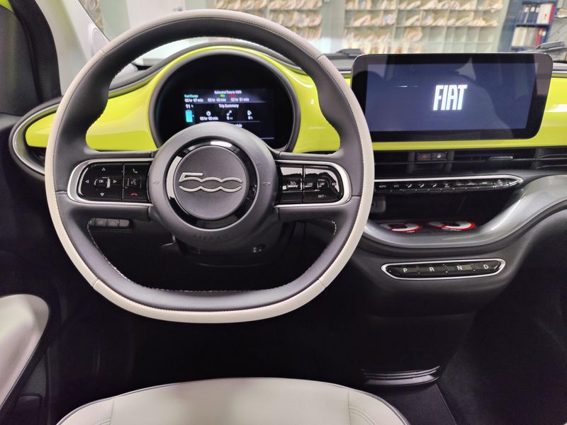New 2025 Fiat 500e IconaImage 13