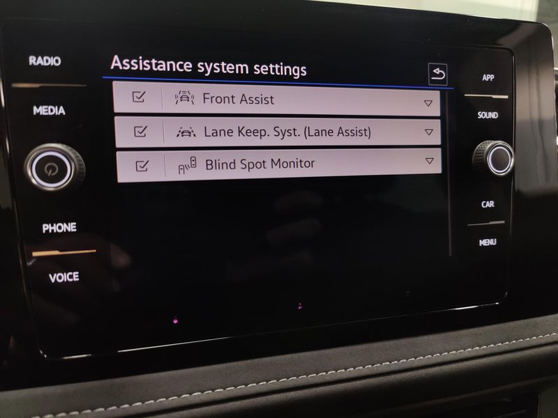 Used 2025 Volkswagen Taos SE Black AWD w/SunroofImage 8