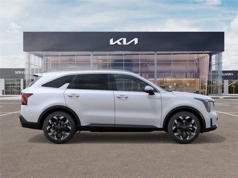 New 2025 Kia Sorento SXImage 7