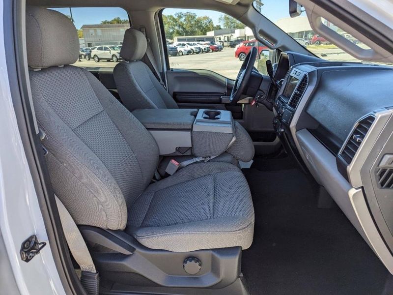 2020 Ford F-150  in a WHITE exterior color. Johnson Dodge 601-693-6343 pixelmotiondemo.com 