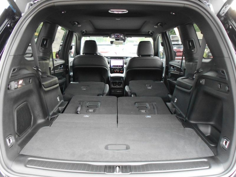 New 2025 Jeep Grand Cherokee L Limited 4x4Image 12