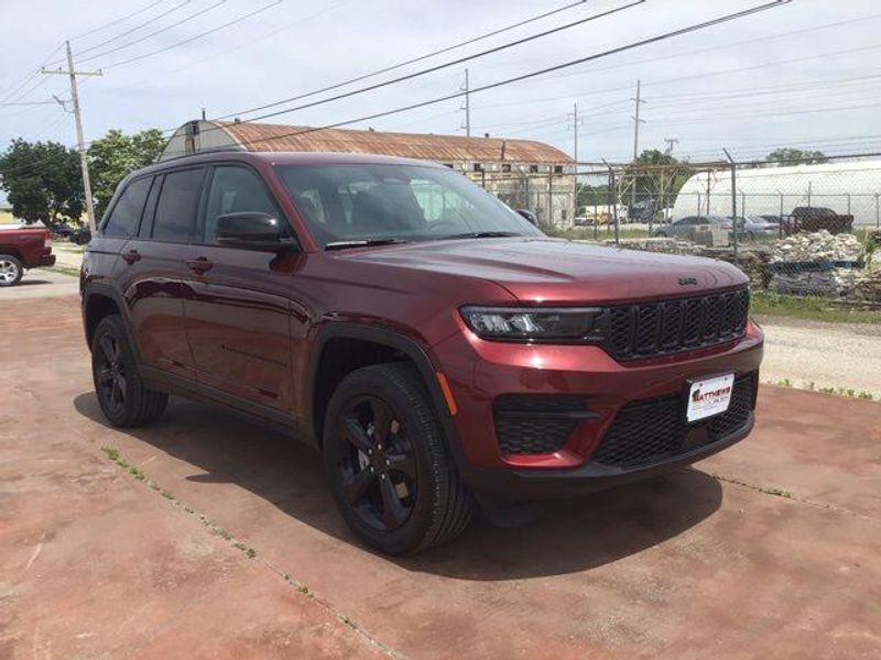 New 2025 Jeep Grand Cherokee Altitude X 4x2Image 8