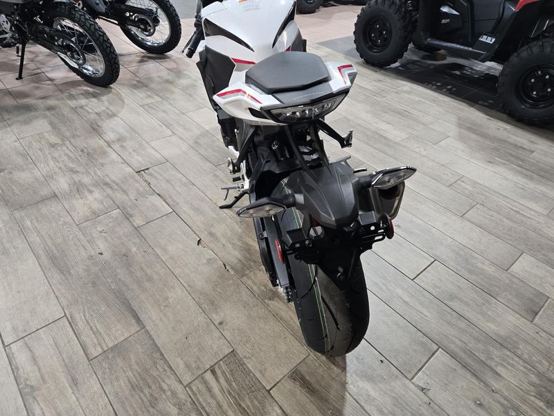 New 2026 Honda CBR1000RR PEARL WHITE Image 11