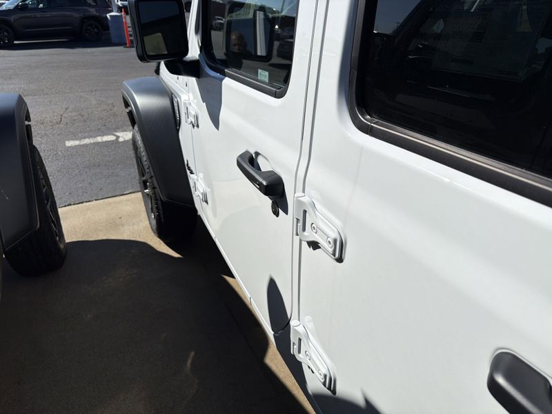 New 2026 Jeep Wrangler 4-door Sport SImage 11