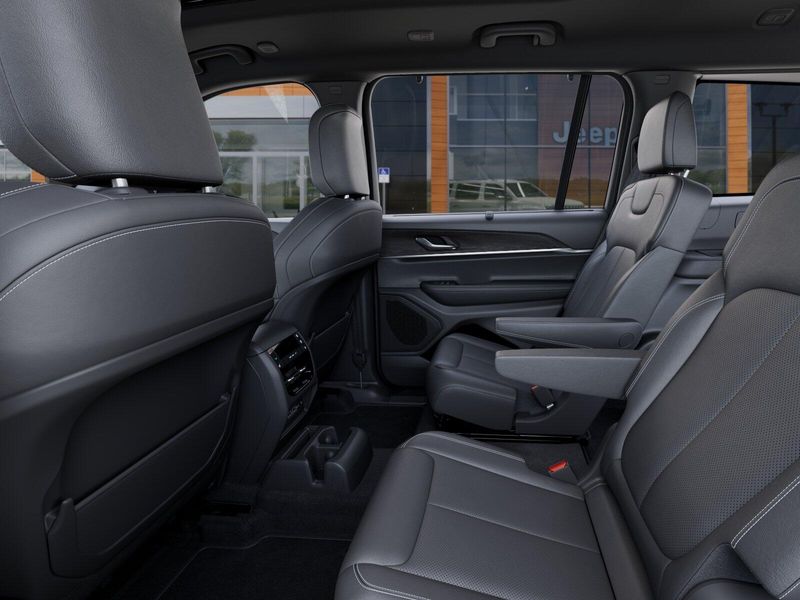 New 2025 Jeep Grand Cherokee L Limited 4x4Image 56