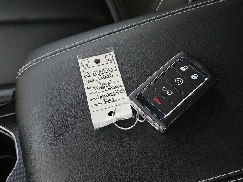 2025 Jeep Grand Cherokee L Limited 4x4Image 31