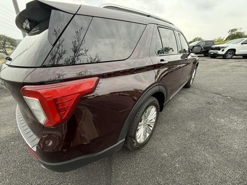 2023 Ford Explorer Limited photo 2