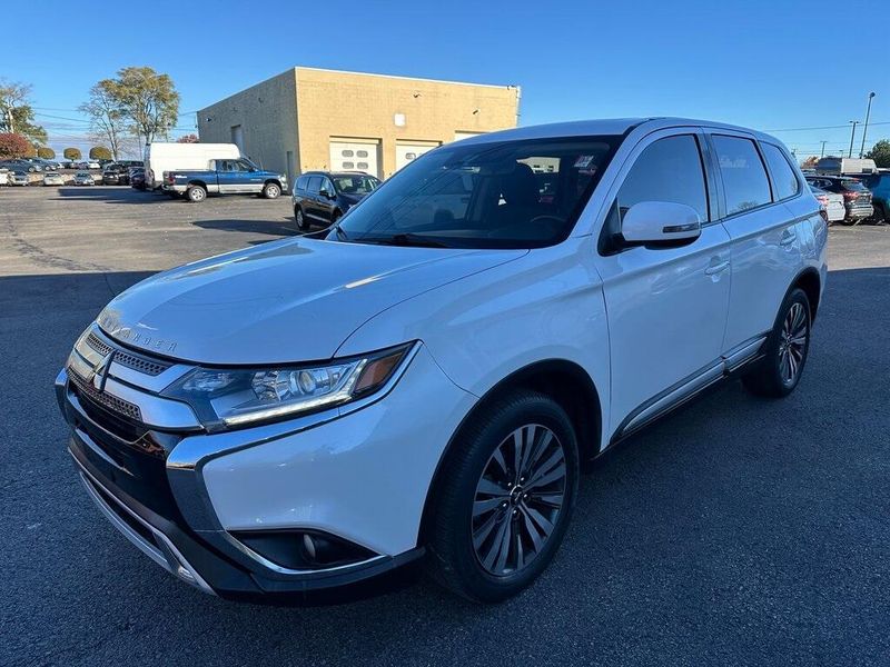 2020 Mitsubishi Outlander SEImage 9