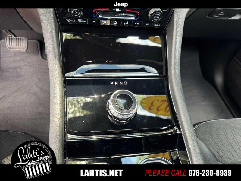 2023 Jeep Grand Cherokee Altitude photo 13
