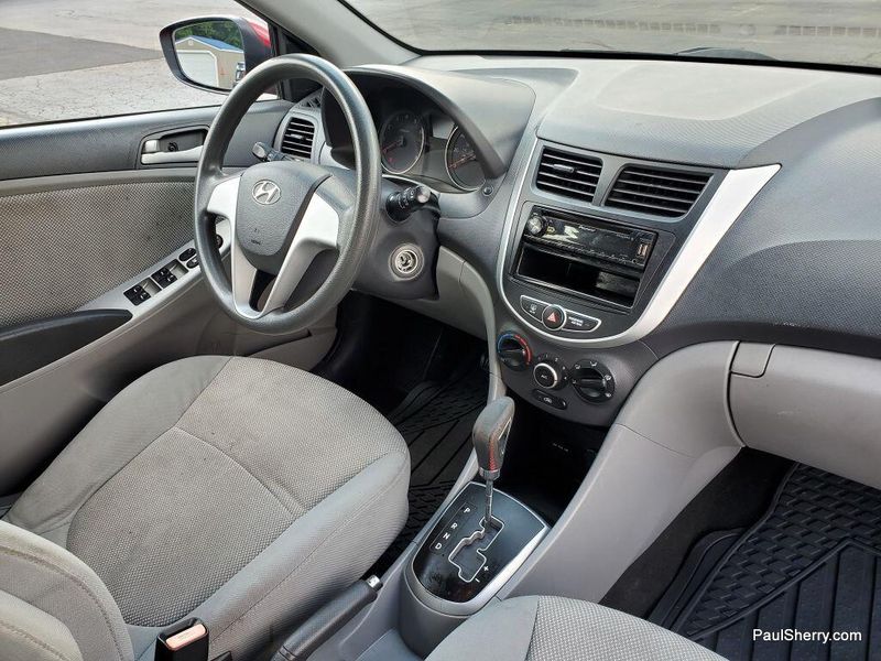 2013 Hyundai Accent GLSImage 17
