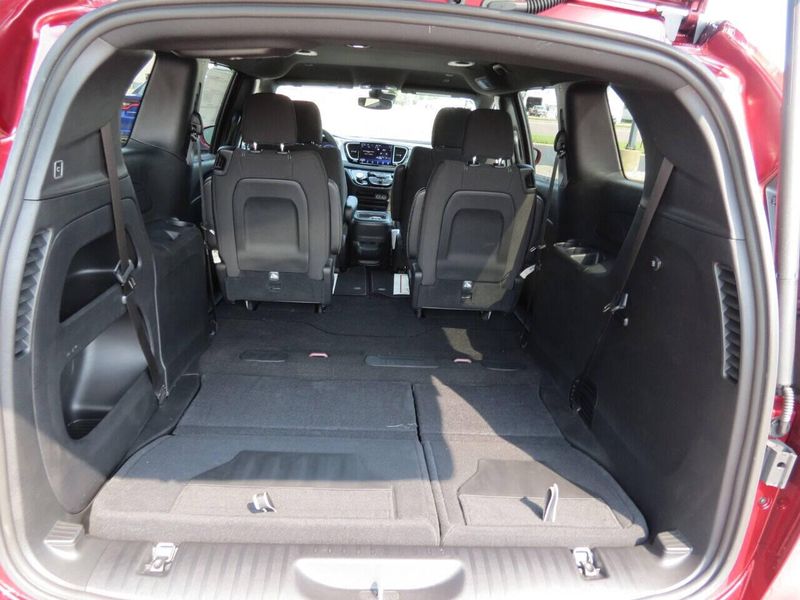 New 2021 Chrysler Pacifica Touring AWD 4dr Mini VanImage 40