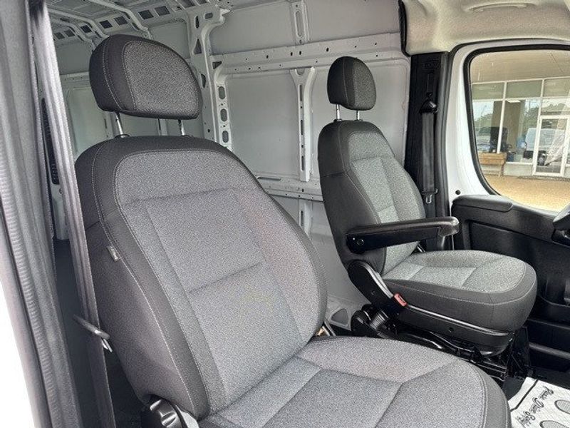 2023 RAM ProMaster 2500 High RoofImage 38
