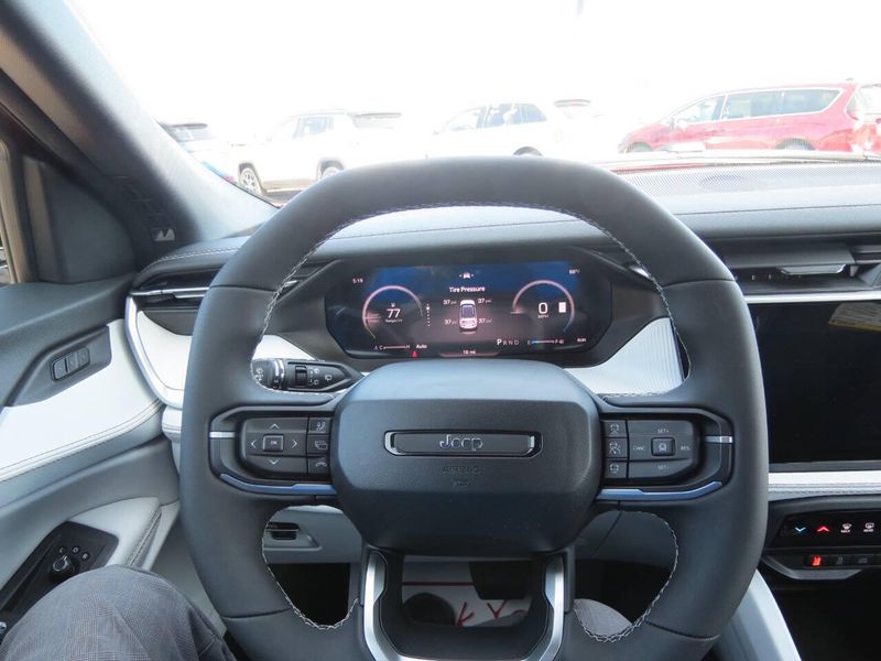 New 2026 Jeep Cherokee Overland 4x4Image 9
