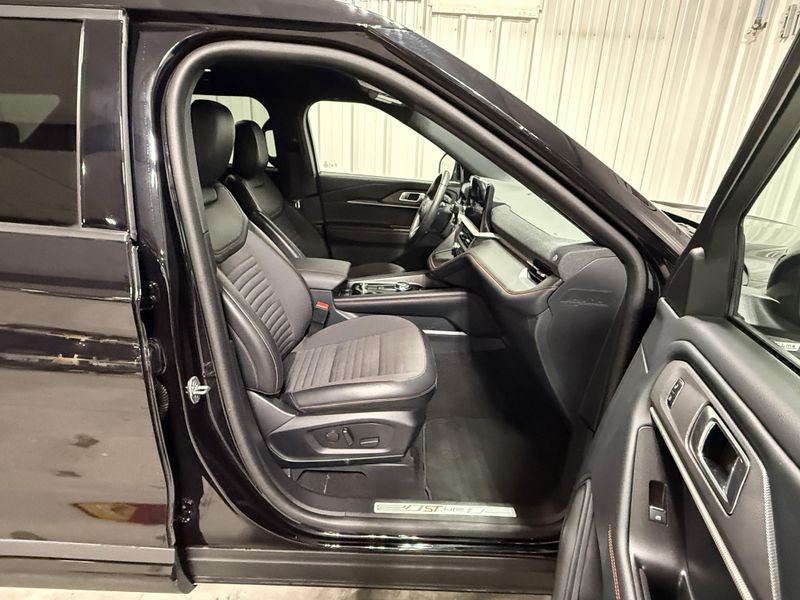 Used 2025 Ford Explorer ST-LineImage 15